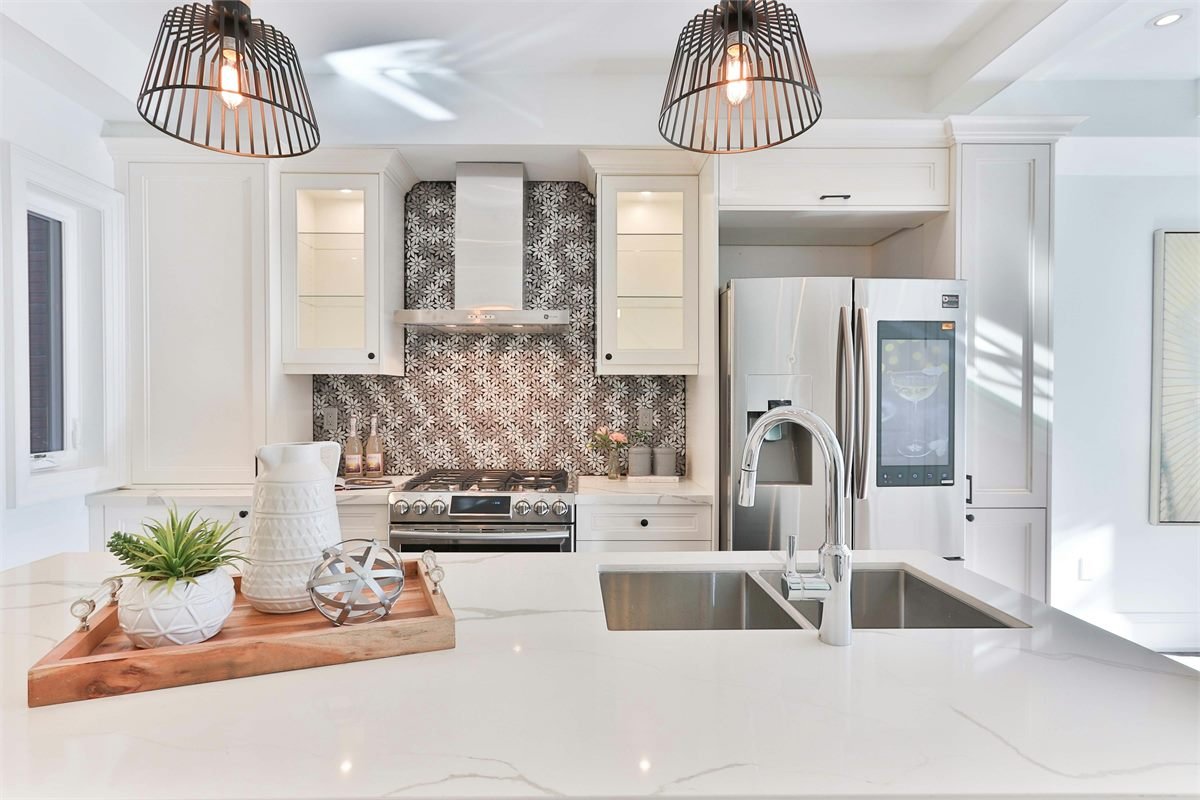 Bright, freshly cleaned kitchen